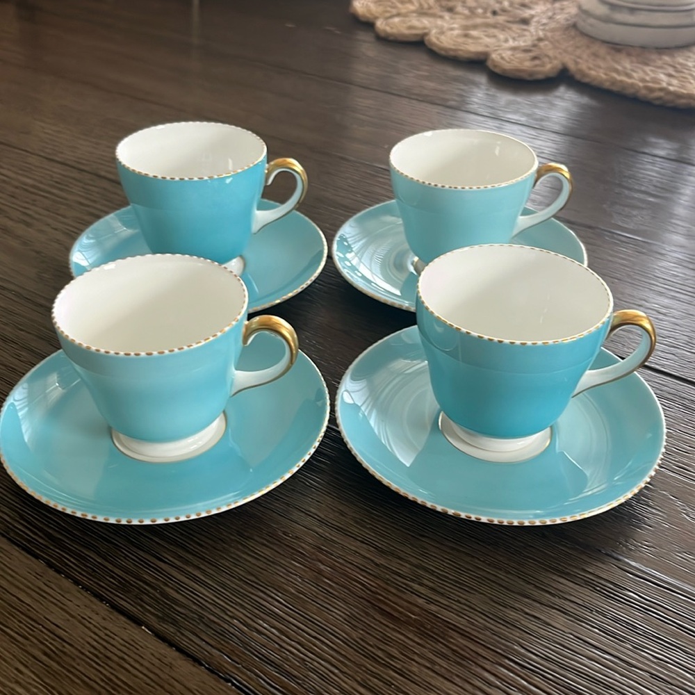 4 Wedgwood Bone China Made in England Blue Demitasse Teacups and Saucers - Picture 1 of 13